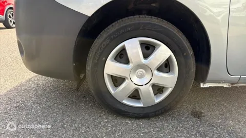Car image 20