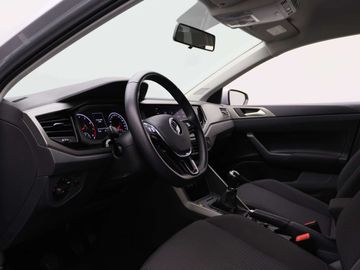 Car image 26