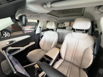 Car image 34