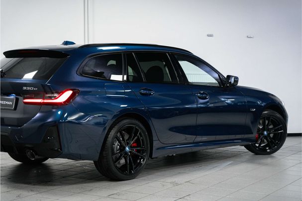 BMW 330e Touring 215 kW image number 11