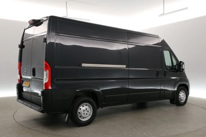 Car image 27