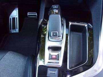 Car image 28