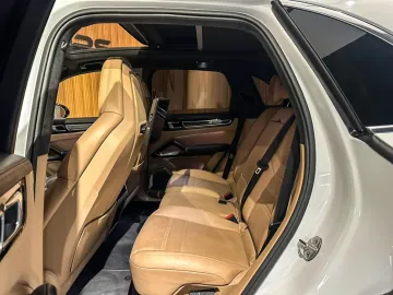 Car image 29