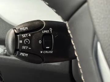 Car image 33