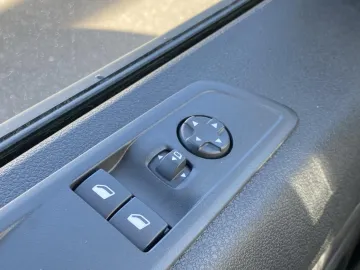 Car image 46