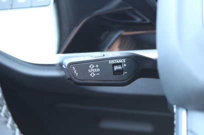 Car image 32