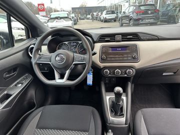 Car image 11