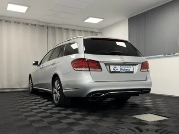 Car image 32