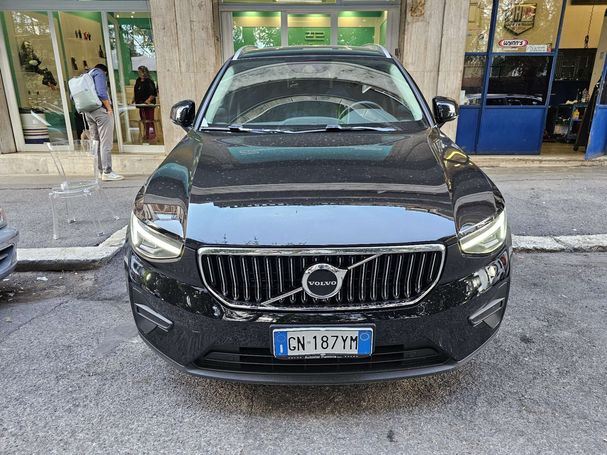 Volvo XC40 AWD 155 kW image number 3