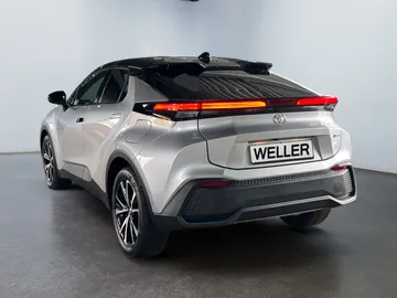 Car image 4