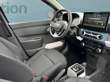 Car image 14