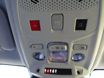 Car image 32