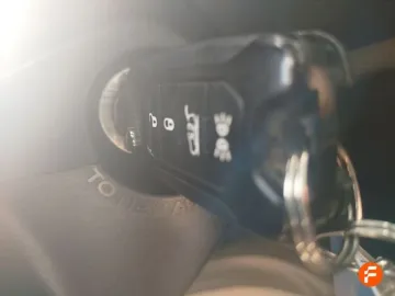 Car image 27