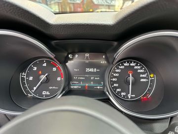 Car image 35