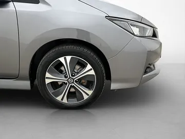 Car image 30
