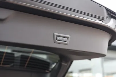 Car image 32