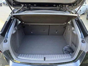 Car image 32