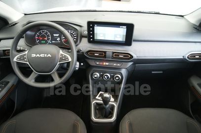 Car image 10