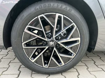 Car image 29