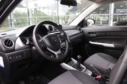 Car image 11