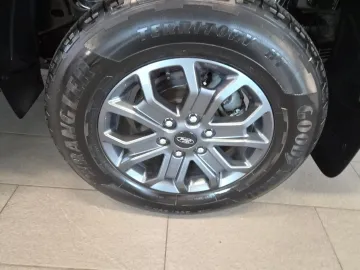 Car image 28