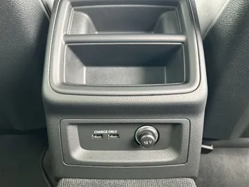 Car image 34