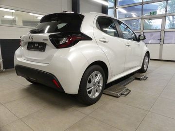 Car image 4