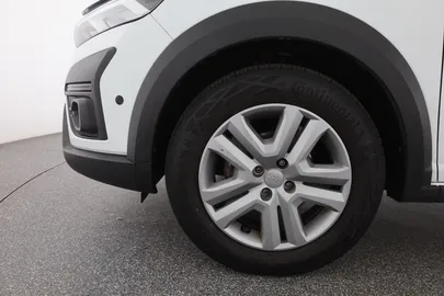 Car image 28