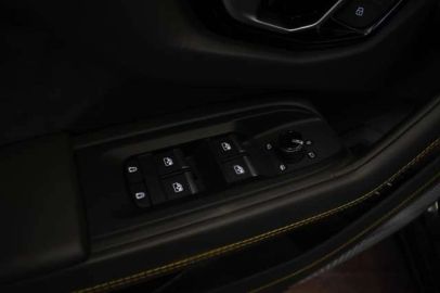 Car image 32