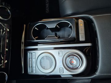 Car image 24