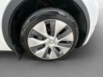 Car image 34