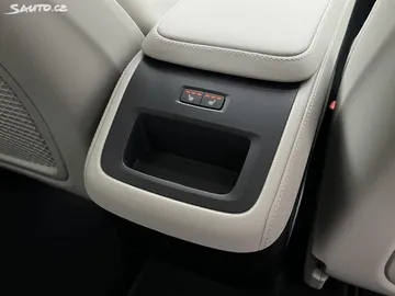 Car image 48