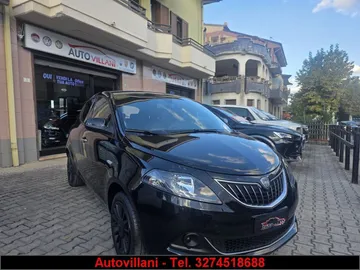 Car image 15