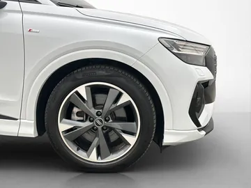 Car image 33