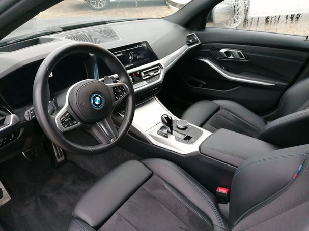 BMW 330e Touring 215 kW image number 6