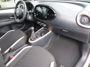 Car image 10