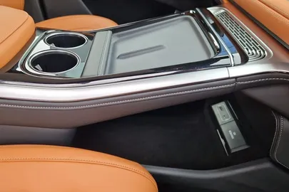 Car image 23