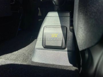 Car image 32