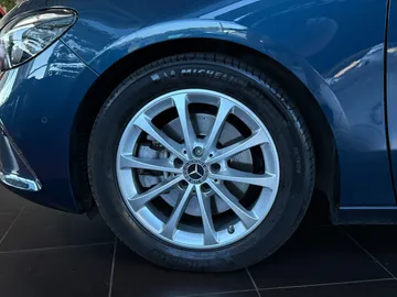 Car image 27