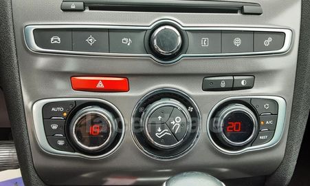 Car image 30