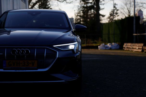 Audi e-tron 55 quattro S-line 300 kW image number 33