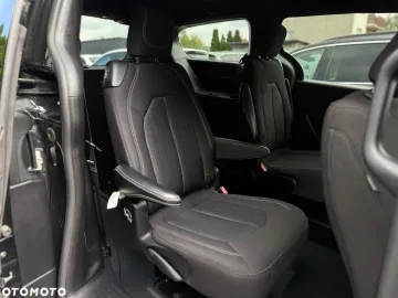 Car image 35