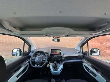 Car image 26