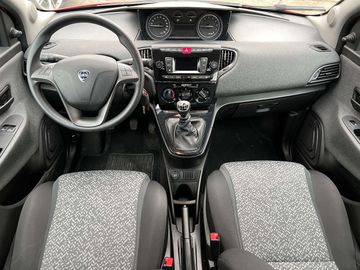 Car image 12