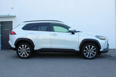 Car image 3