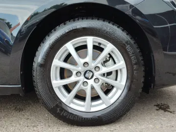 Car image 25