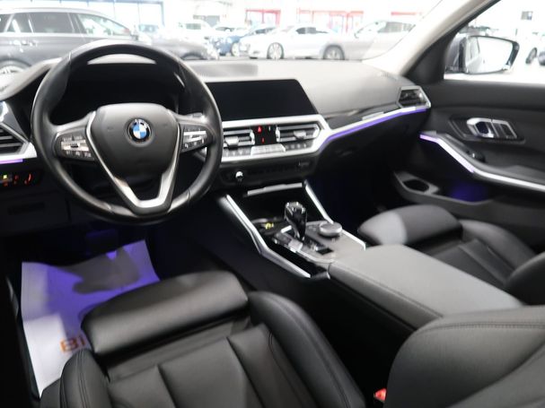 BMW 320d Touring xDrive 140 kW image number 13