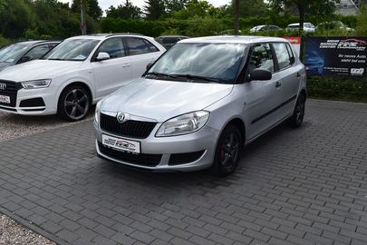 Car image 9