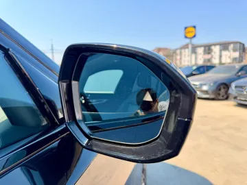 Car image 40