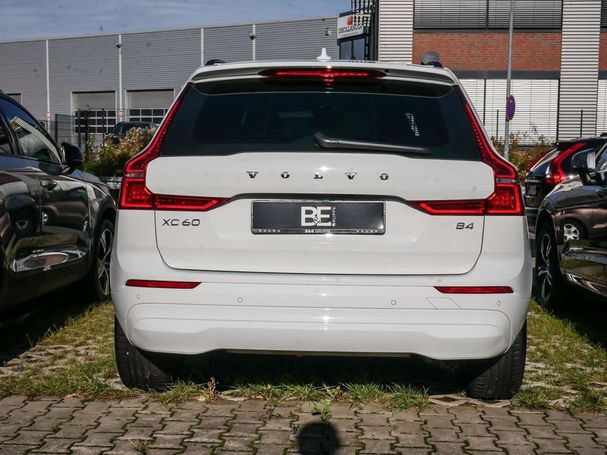 Volvo XC60 B4 Momentum 145 kW image number 3